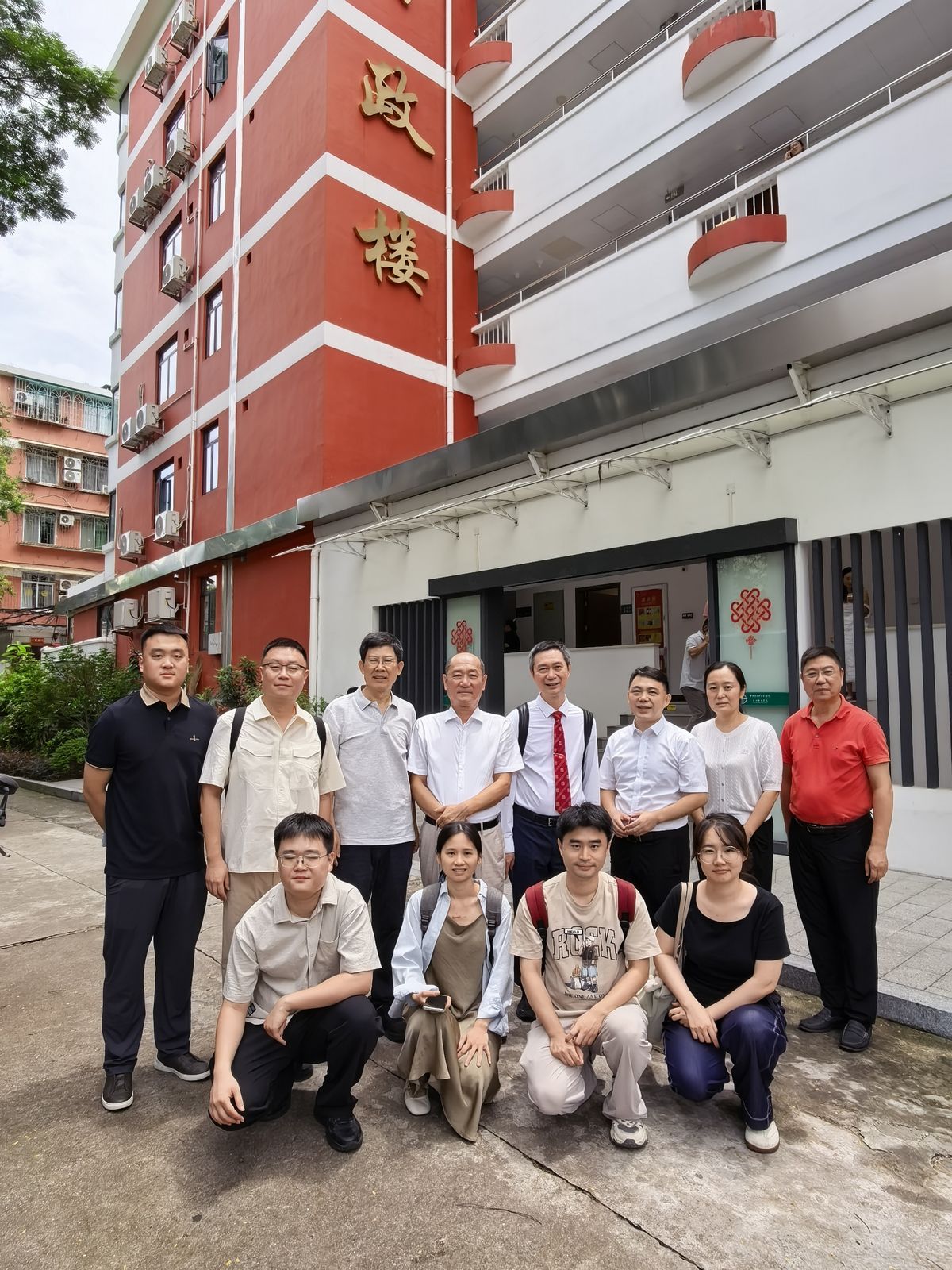 Daoviva 团队与暨南大学相关人员合影